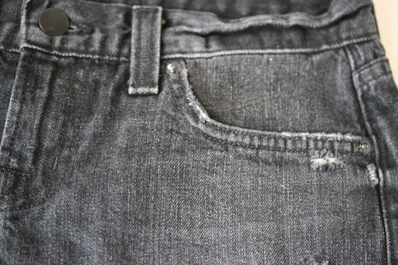 J BRAND METEORITE BLACK CUT-OFF DENIM SHORTS W24 UK 6 - Image 2