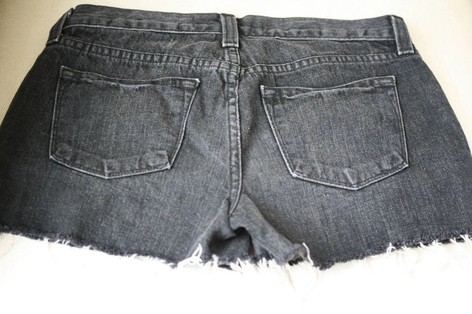 J BRAND METEORITE BLACK CUT-OFF DENIM SHORTS W24 UK 6 - Image 5