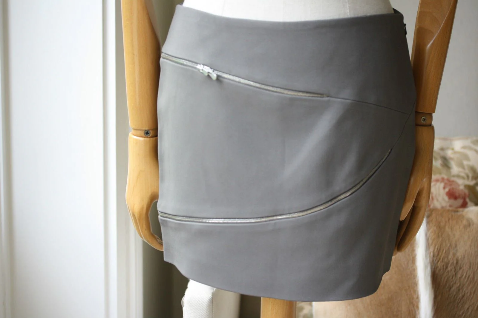 JAY AHR ZIP DETAILED CREPE MINI SKIRT FR 34 UK 8 - Image 2
