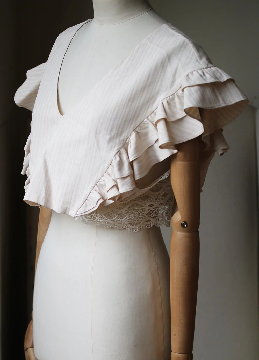 JONATHAN SIMKHAI TRIMMED LACE RUFFLE CROP TOP MEDIUM - Image 3