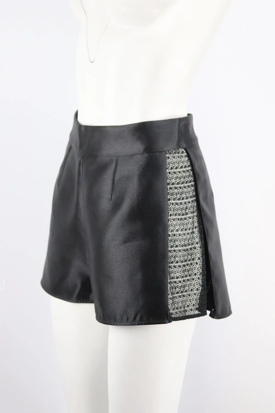 LA PERLA LACE PANELED WOOL BLEND SHORTS FR 40 UK 12 - Image 3