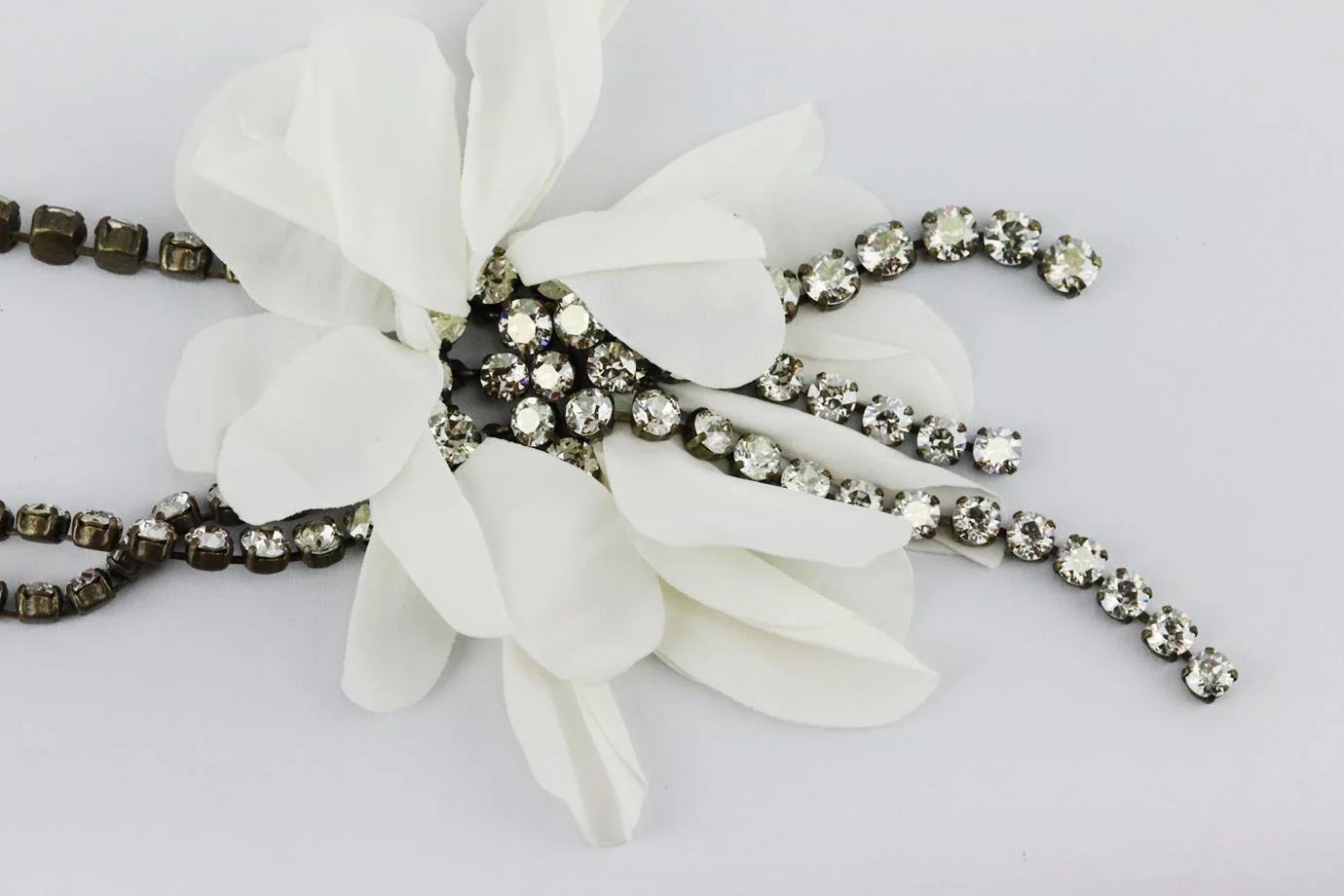LANVIN SILK FLOWER AND CRYSTAL EMBELLISHED CHAIN NECKLACE - Image 4