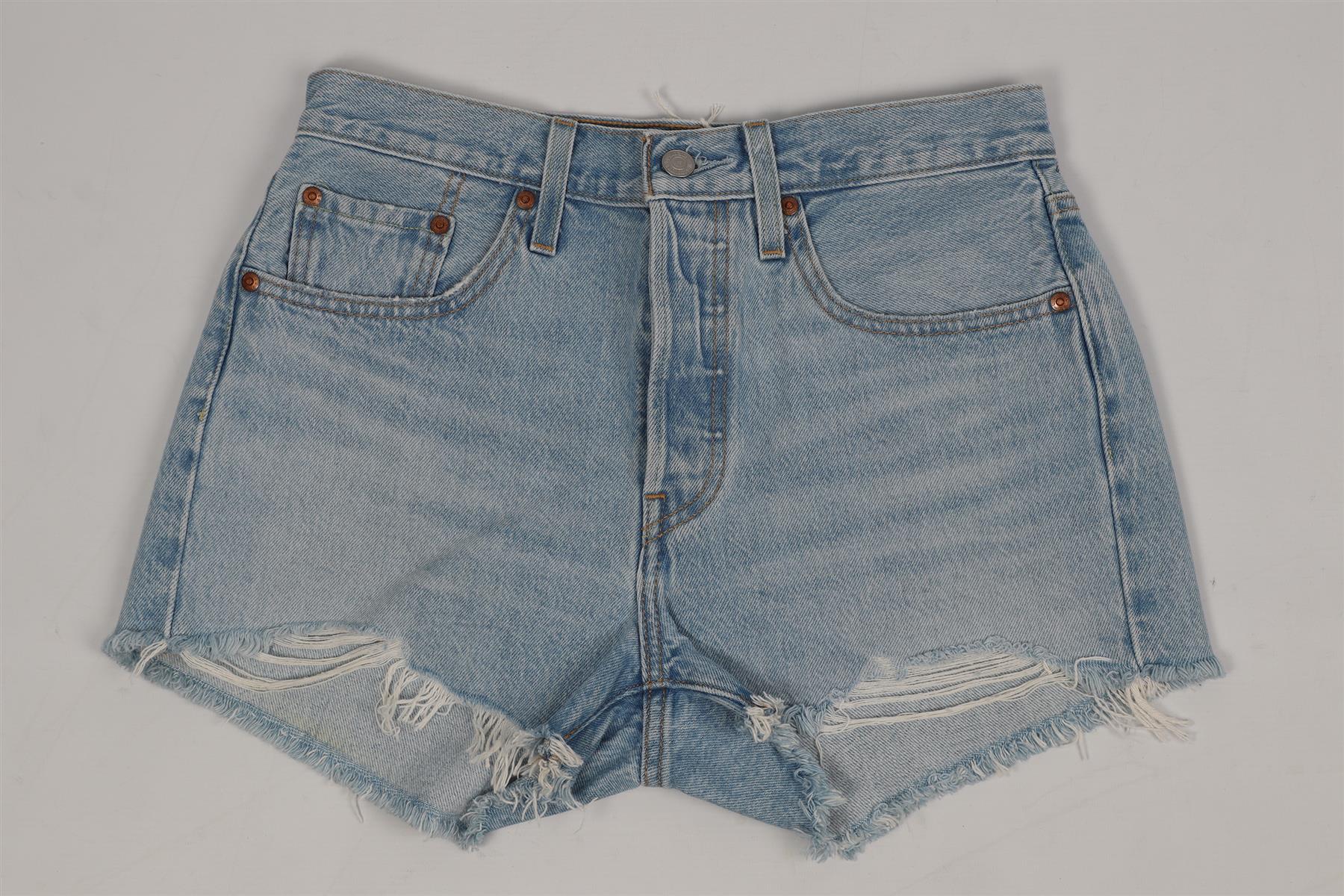 LEVI'S HIGH RISE DENIM SHORTS W27 UK 8-10 - Image 2