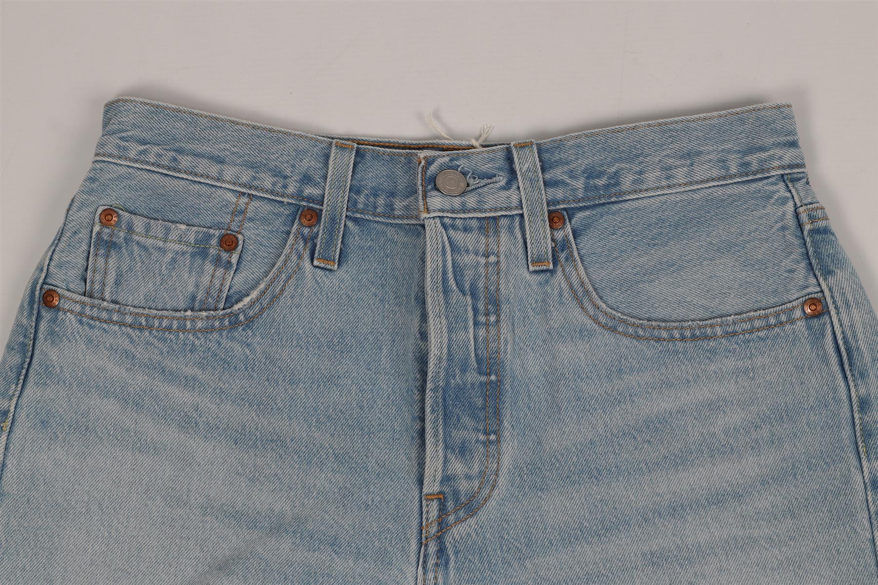 LEVI'S HIGH RISE DENIM SHORTS W27 UK 8-10 - Image 3