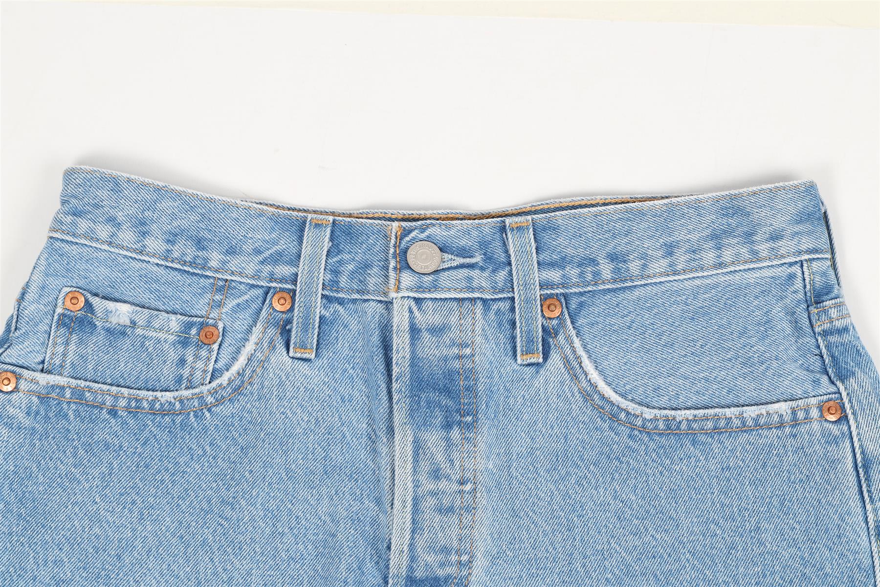 LEVI'S HIGH RISE DENIM SHORTS W27 UK 8-10 - Image 3