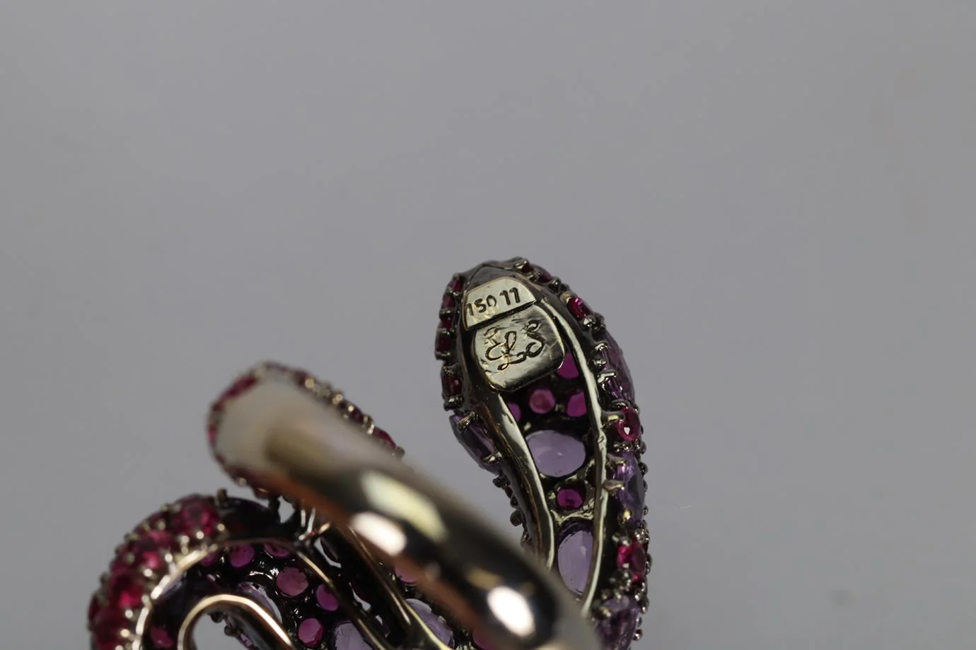 LORRAINE SCHWARTZ 18K WHITE GOLD PINK SAPPHIRE AND RUBY RING - Image 4