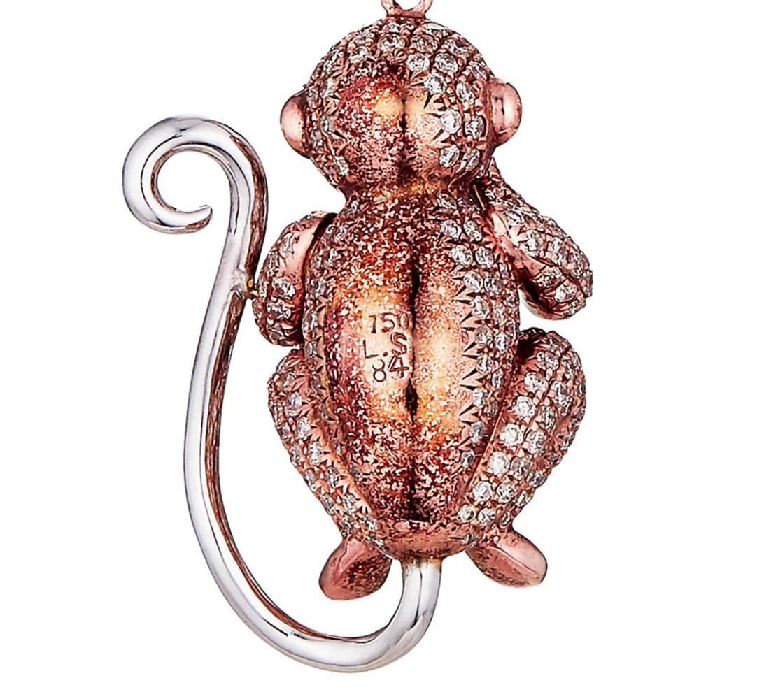 LORRAINE SCHWARTZ SPEAK NO EVIL MONKEY 18K YELLOW GOLD AND DIAMOND PENDANT - Image 4