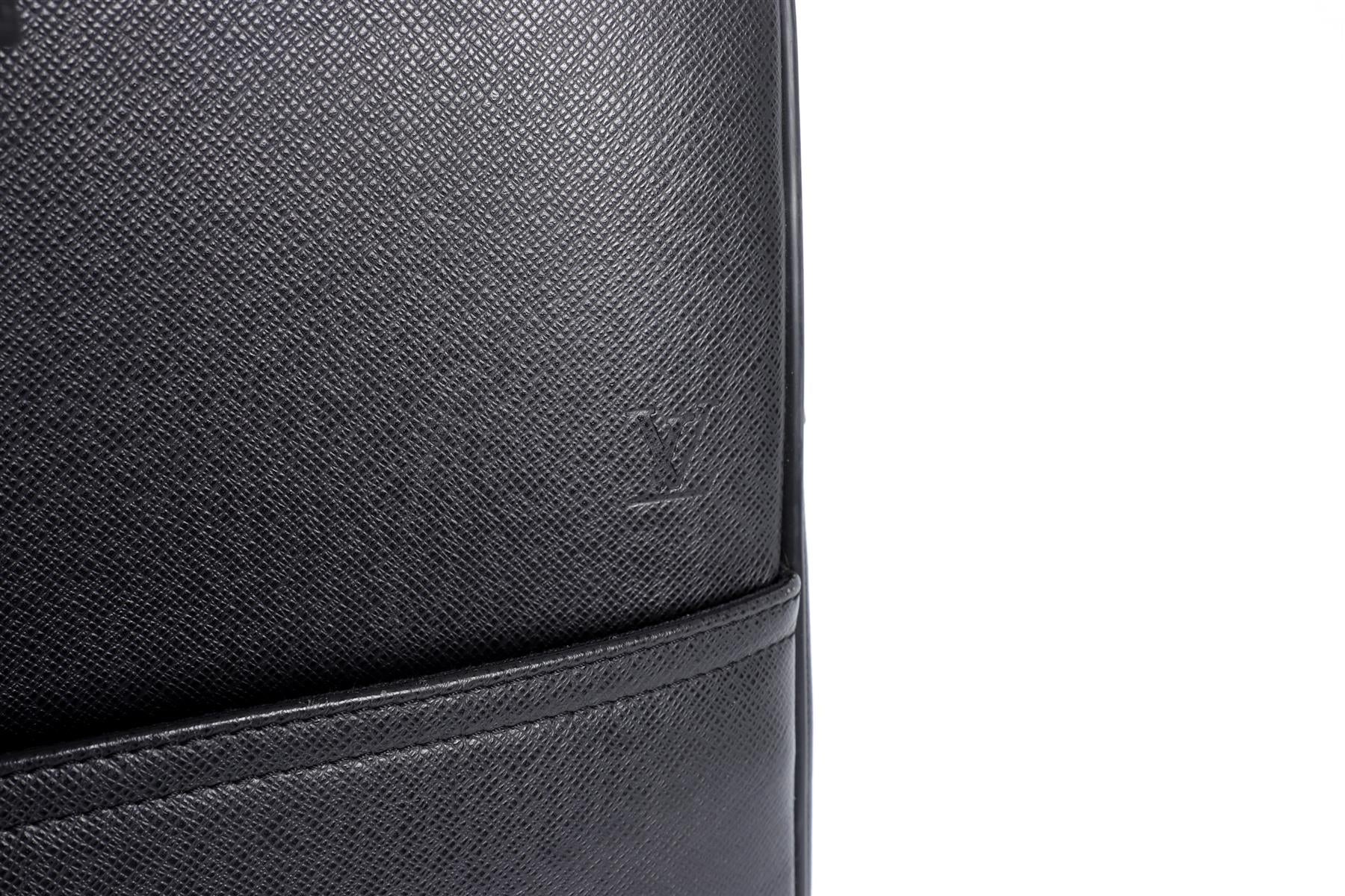 LOUIS VUITTON BLACK 2004 PEGASE 55 TAIGA LEATHER SUITCASE - Image 11