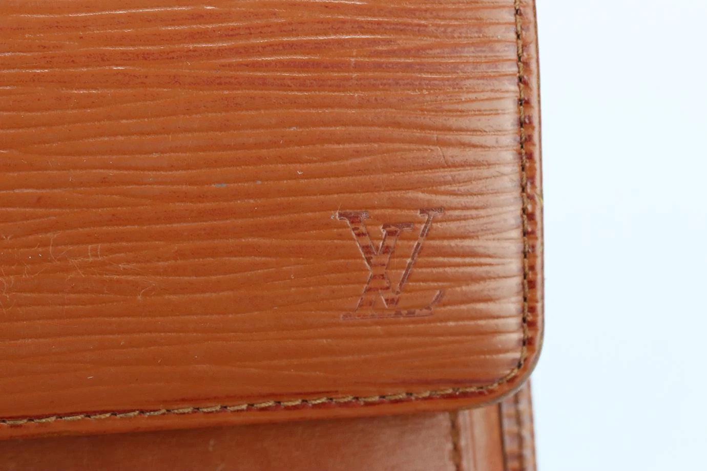 LOUIS VUITTON LOUISE EPI LEATHER WALLET - Image 6