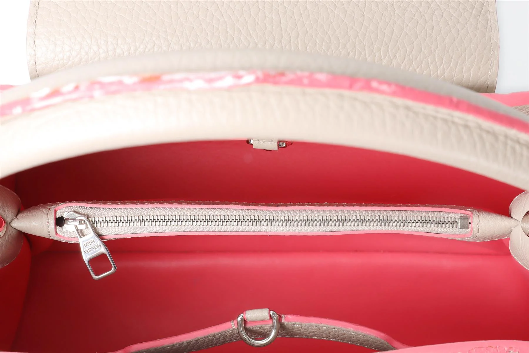 LOUIS VUITTON TAUPE 2014 CAPUCINES MM TAURILLON LEATHER TOTE BAG - Image 10