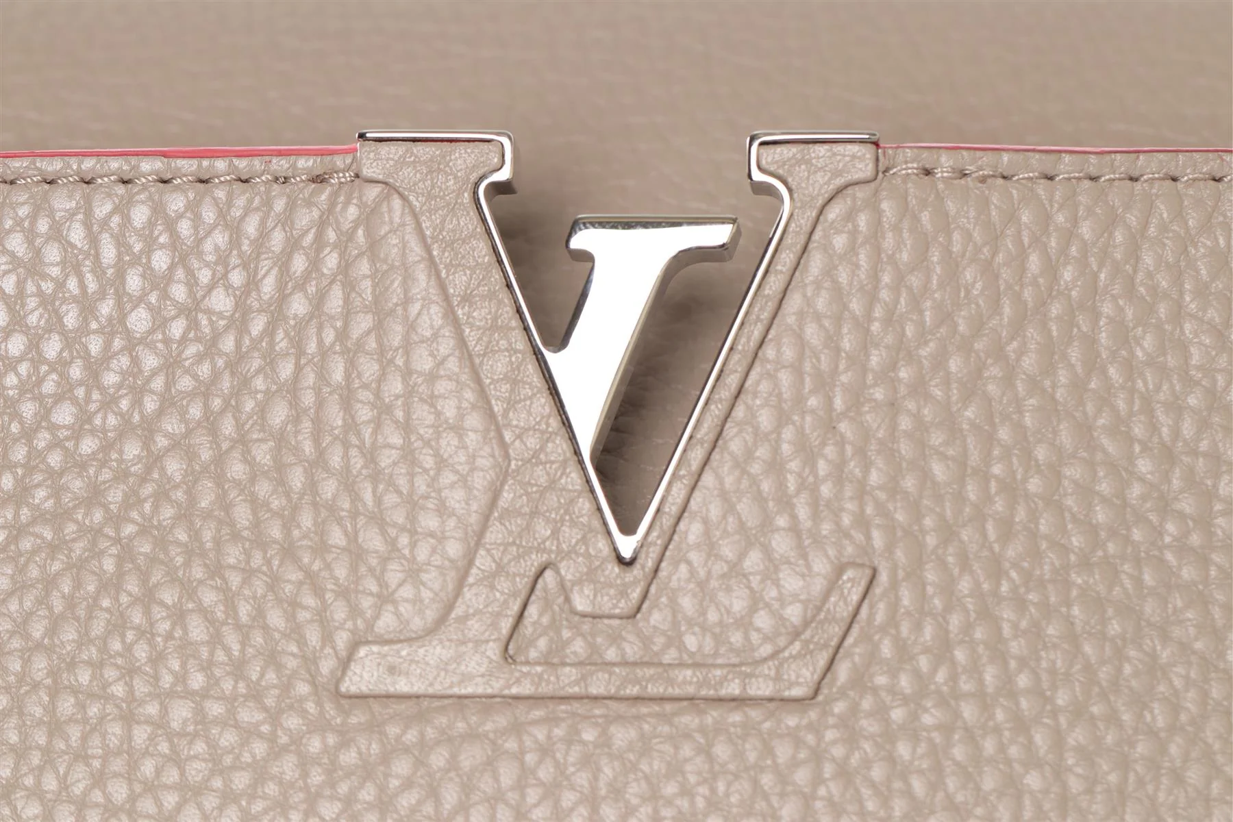 LOUIS VUITTON TAUPE 2014 CAPUCINES MM TAURILLON LEATHER TOTE BAG - Image 9