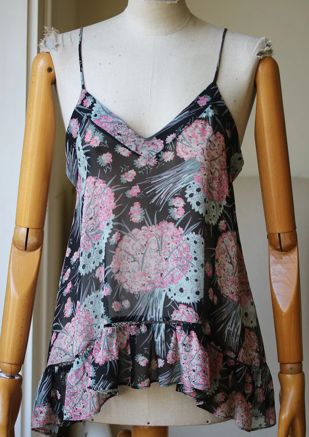 LOVESHACKFANCY ALEXIS FLORAL SILK TOP MEDIUM - Image 2