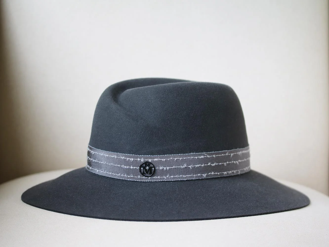 MAISON MICHEL VIRGINIE GROSGRAIN TRIMMED RABBIT FELT FEDORA LARGE - Image 2