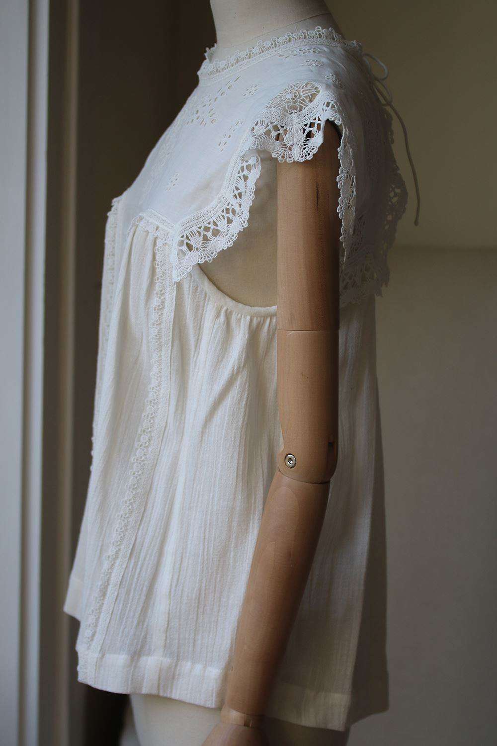 MASSCOB MARINA CROCHET EMBROIDERED TOP SMALL - Image 3