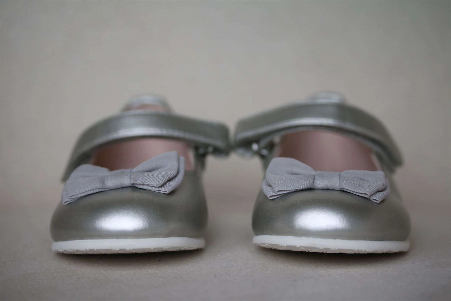 MAYORAL GIRLS SILVER SHOES WITH ORGANZA BOW EU 24 UK 7 - Image 2