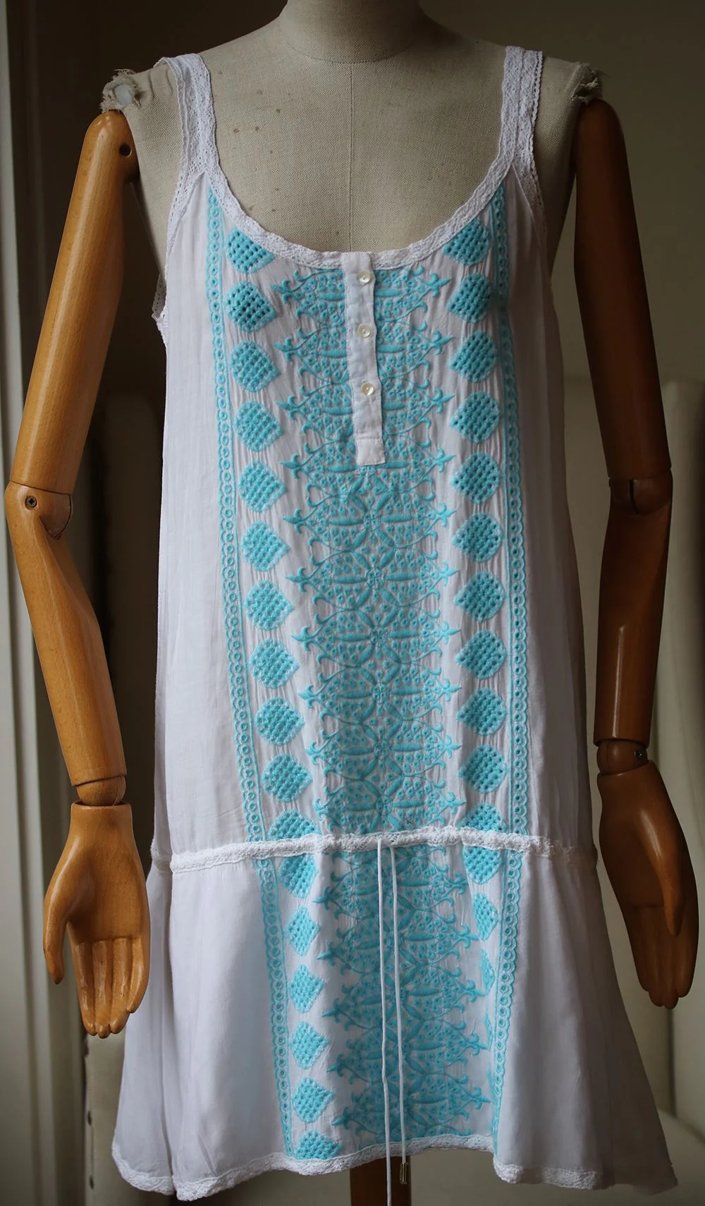 MELISSA ODABASH EMBROIDERED VOILE DRESS SMALL - Image 2