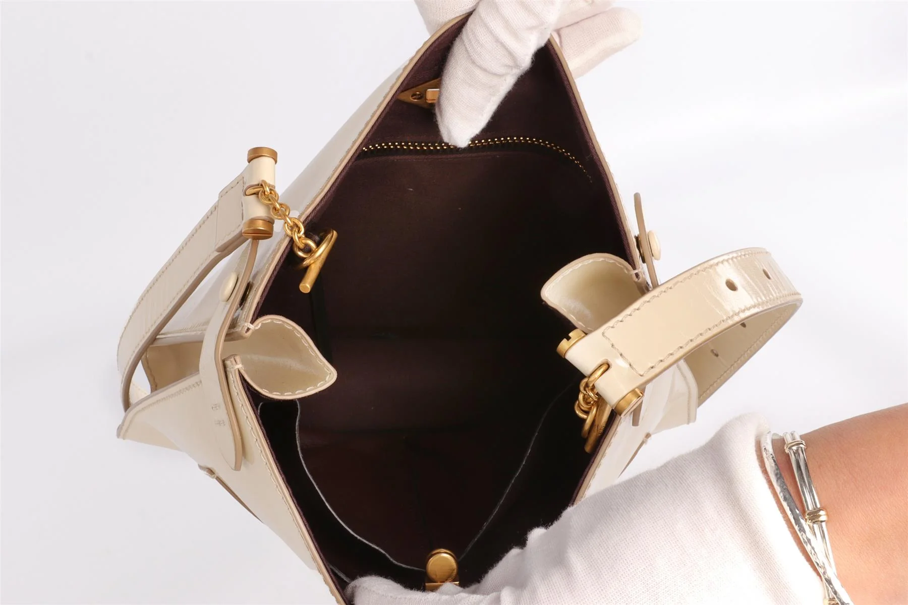 MÉTIER CREAM STOWAWAY PATENT LEATHER SHOULDER BAG - Image 9