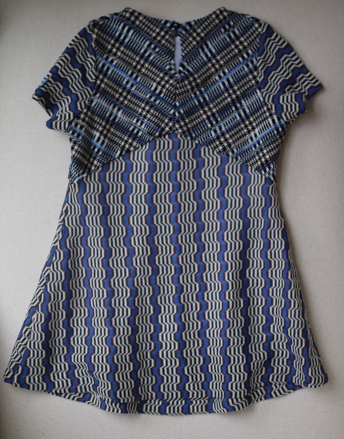 MISSONI GIRLS BLUE ZIGZAG DRESS 4-5 YEARS - Image 3