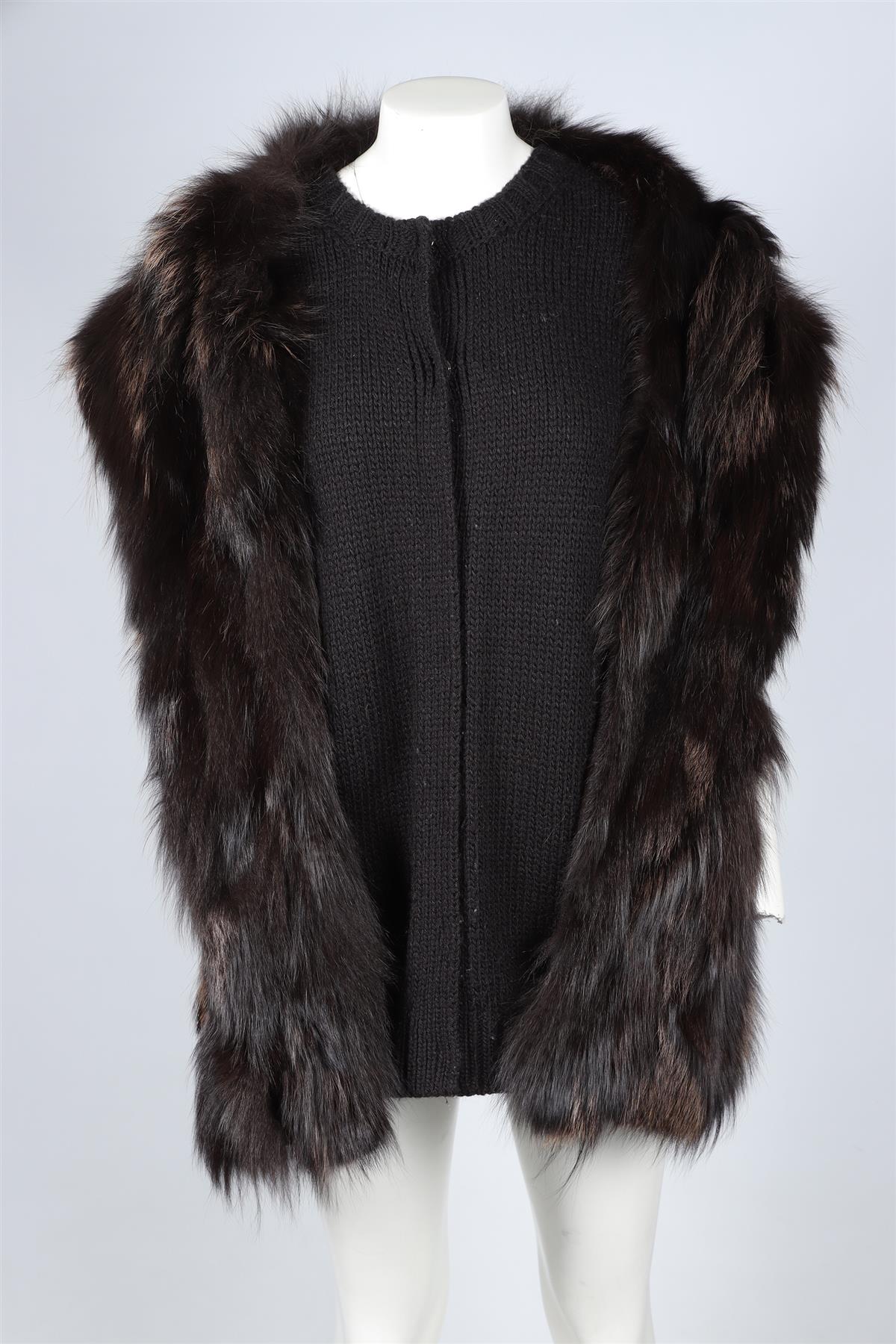 MIU MIU BLACK 2009 WOOL AND FOX FUR GILET IT 40 UK 8 - Image 2