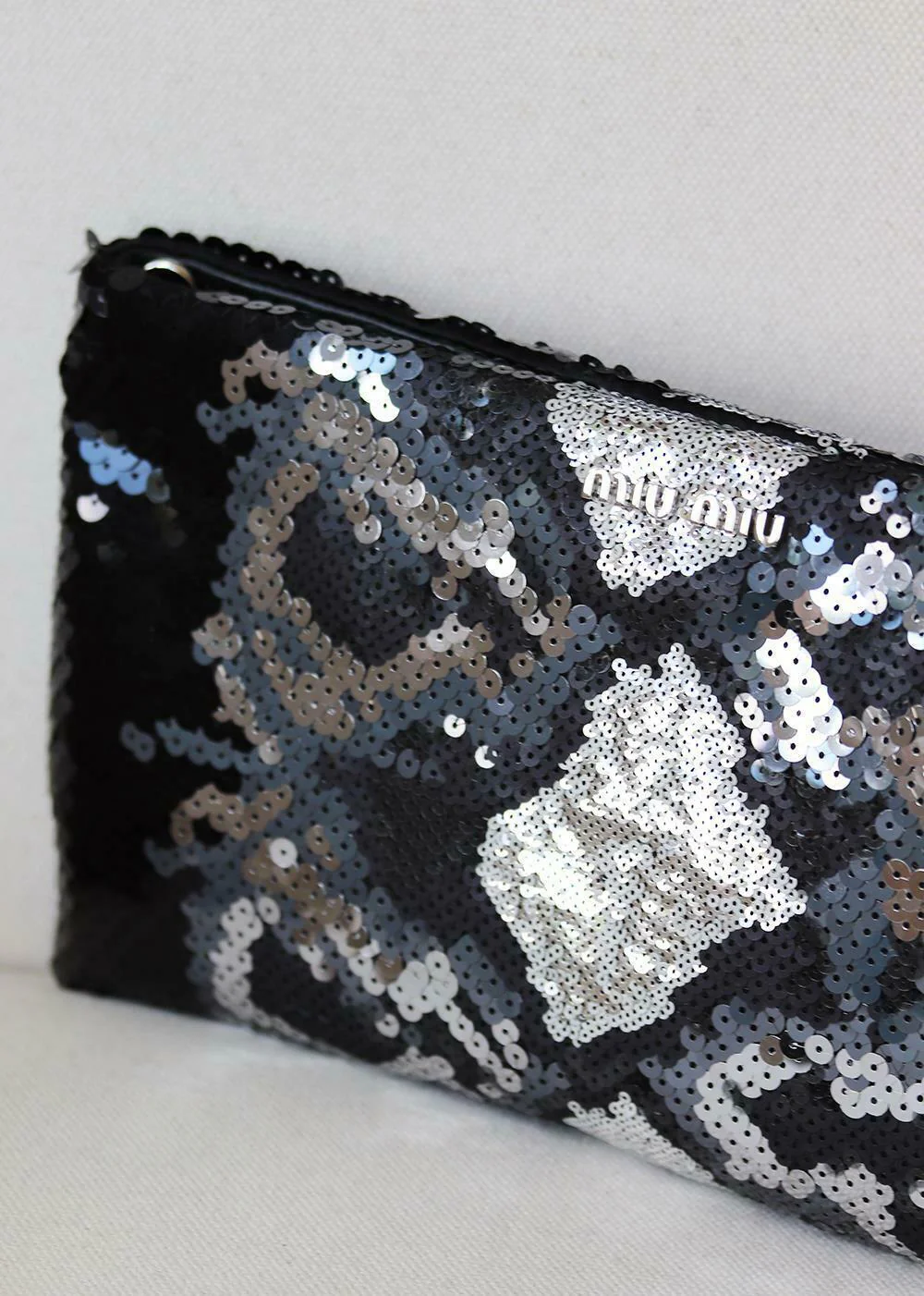 MIU MIU OVERSIZED SEQUIN EMBELLISHED CLUTCH - Image 3