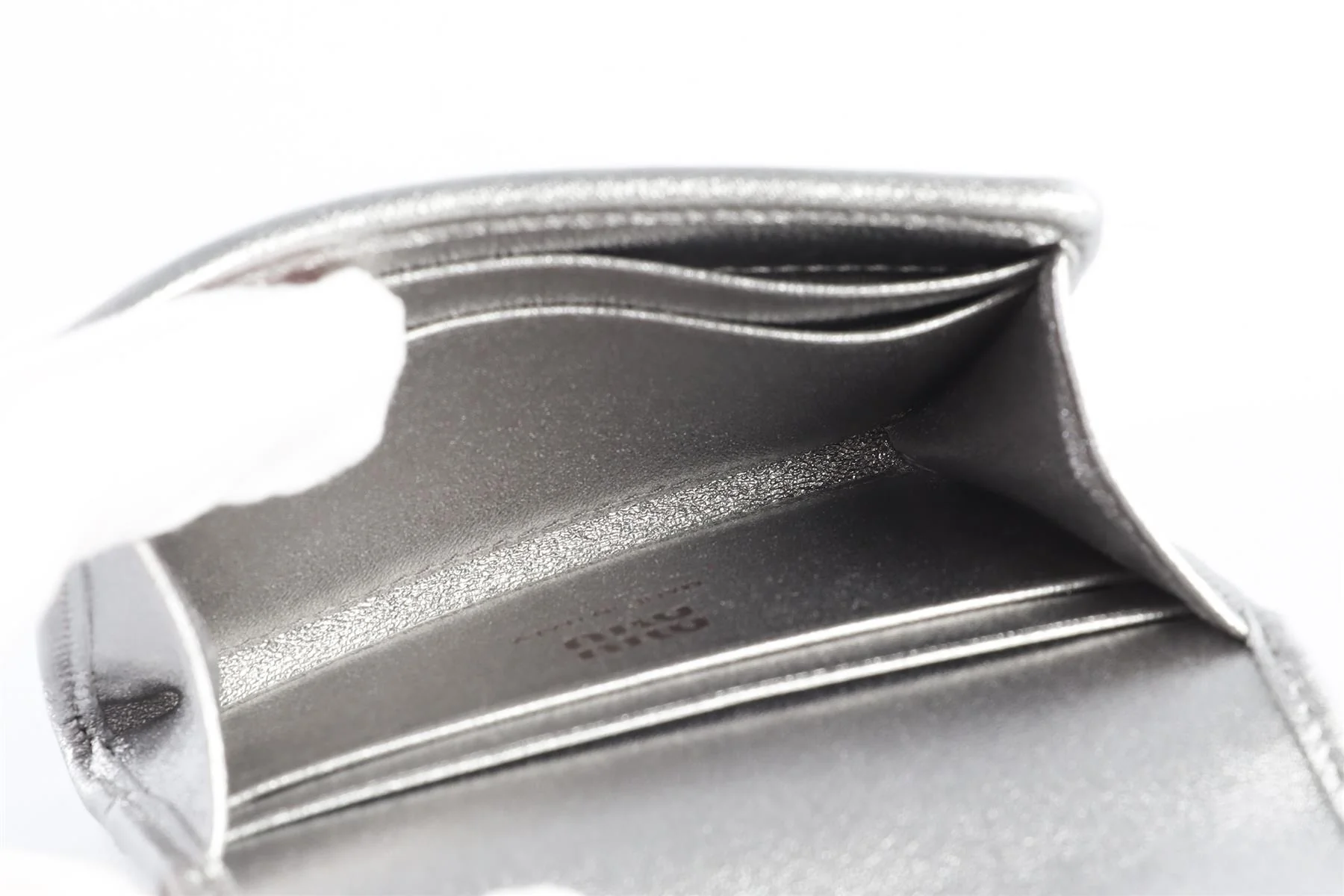 MIU MIU SILVER LEATHER WALLET ON CHAIN - Image 10