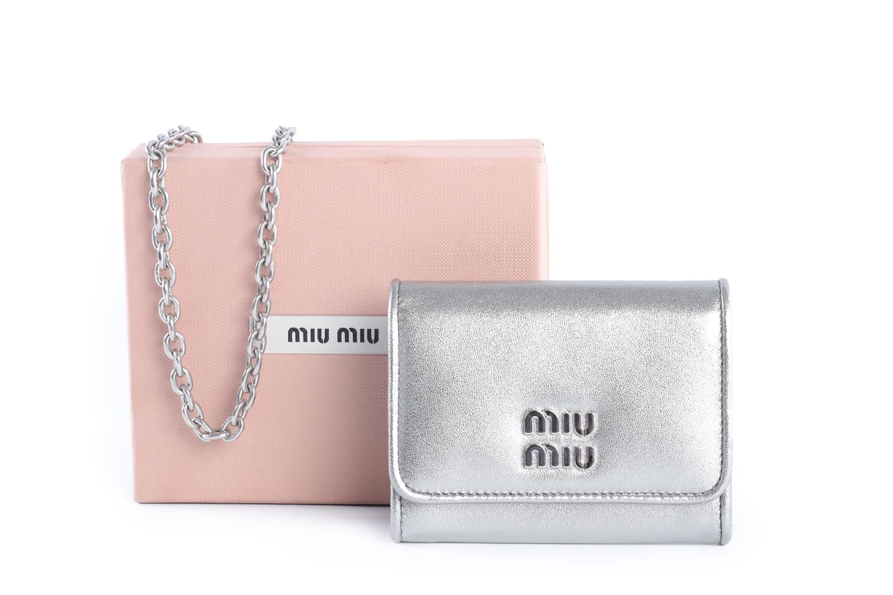 MIU MIU SILVER LEATHER WALLET ON CHAIN - Image 11
