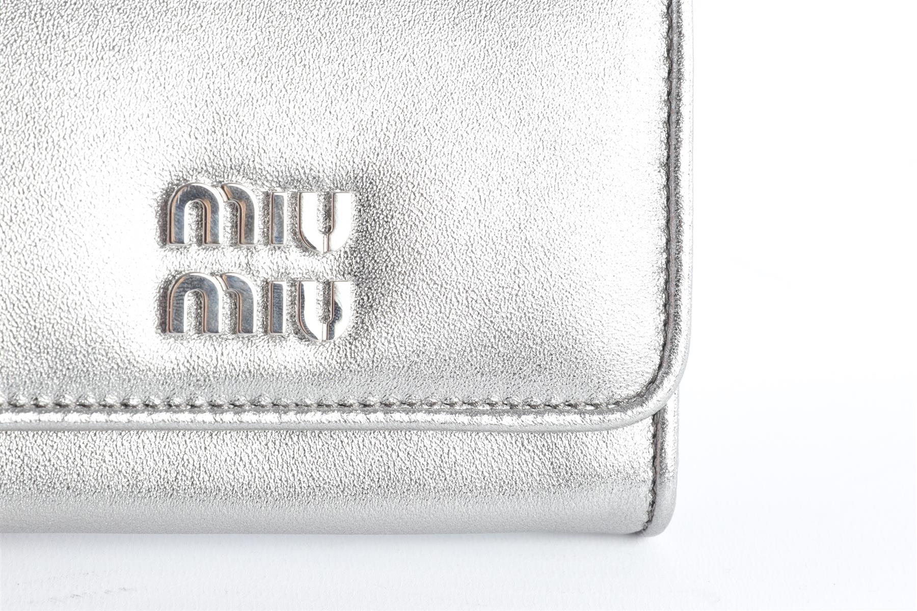 MIU MIU SILVER LEATHER WALLET ON CHAIN - Image 9