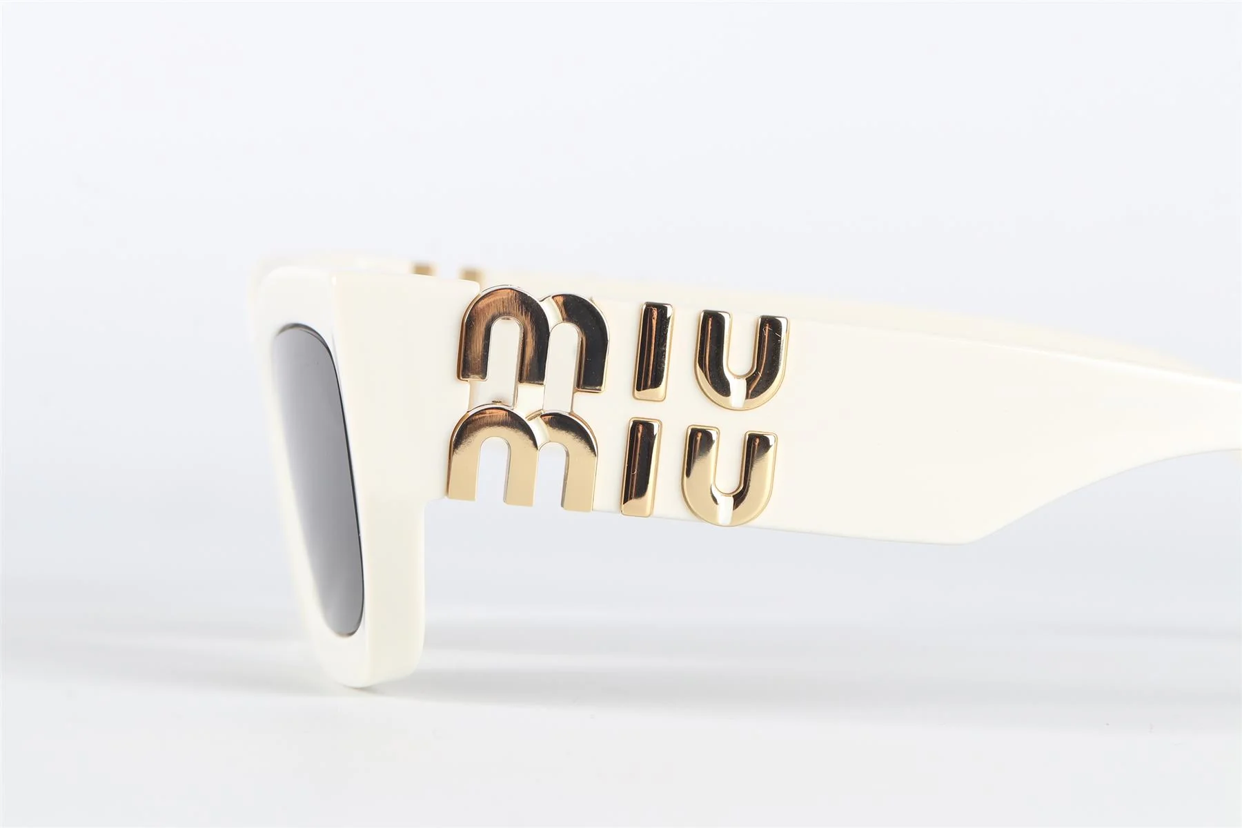 MIU MIU WHITE RECTANGLE FRAME ACETATE SUNGLASSES - Image 5