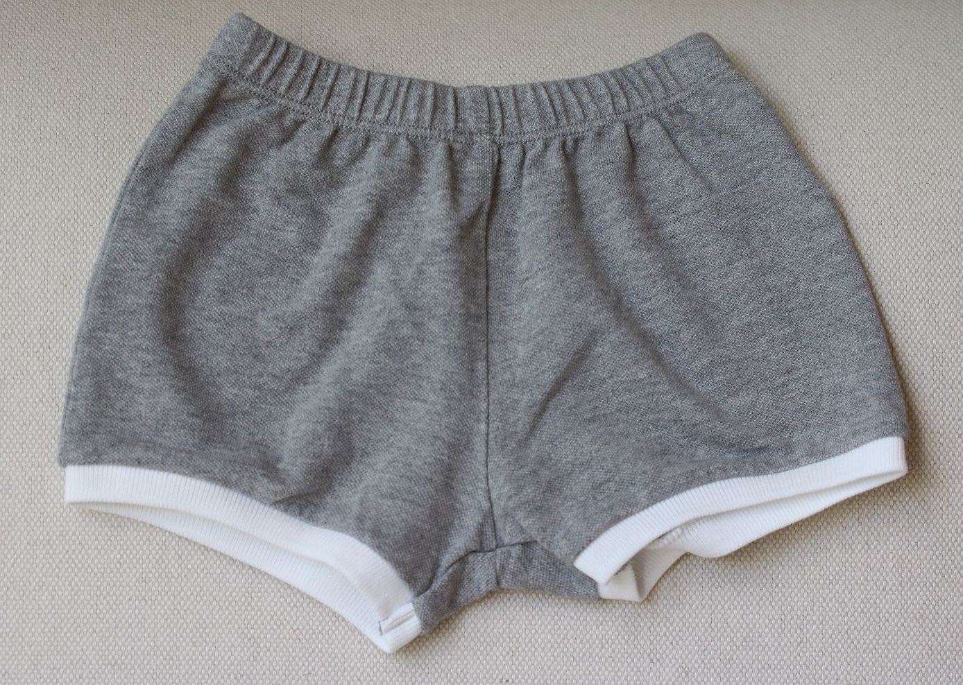 MONCLER BABY GREY SHORTS 12-18 MONTHS - Image 3