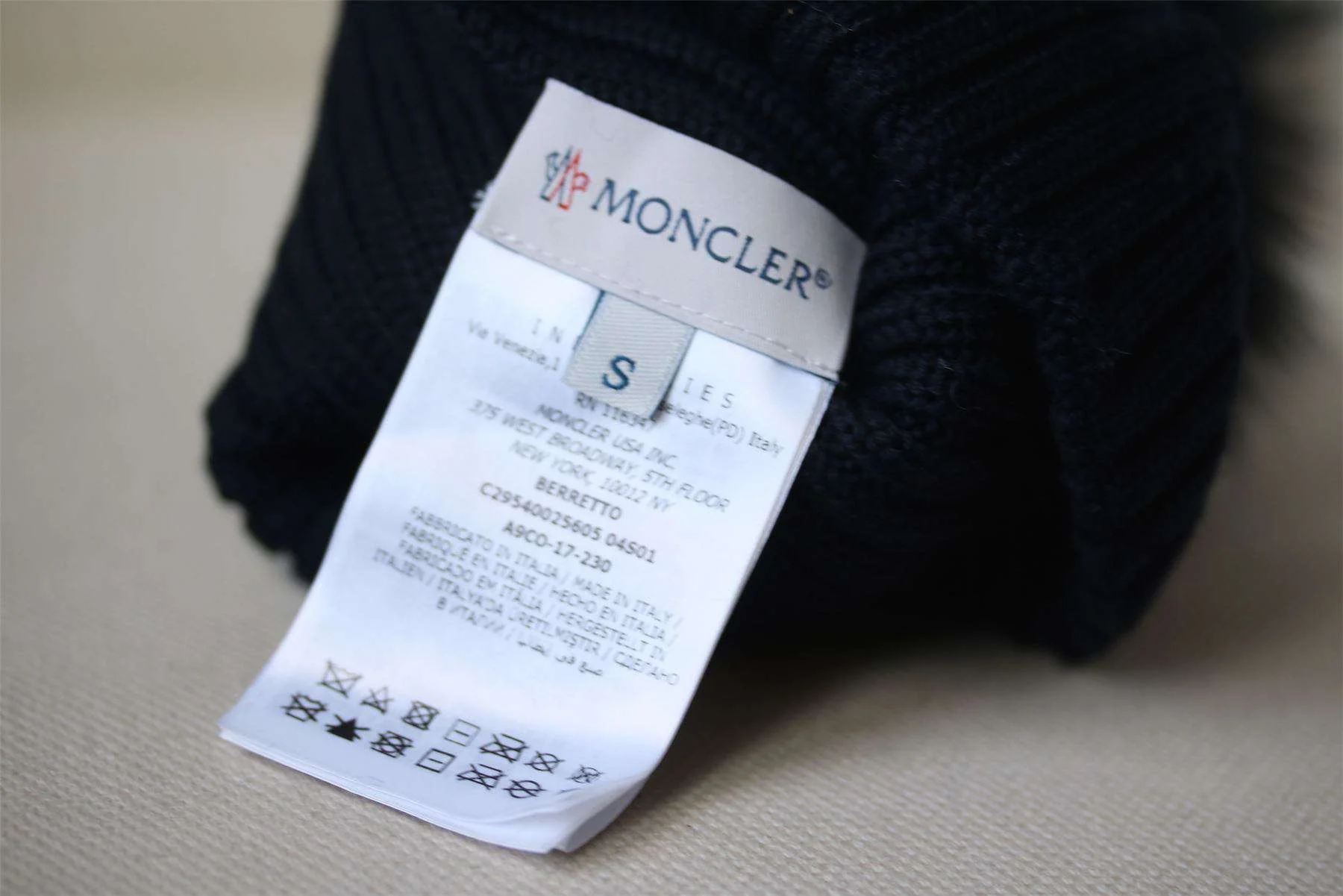 MONCLER KIDS NAVY BLUE WOOL HAT WITH FUR POM POM S 4-6 YEARS - Image 4