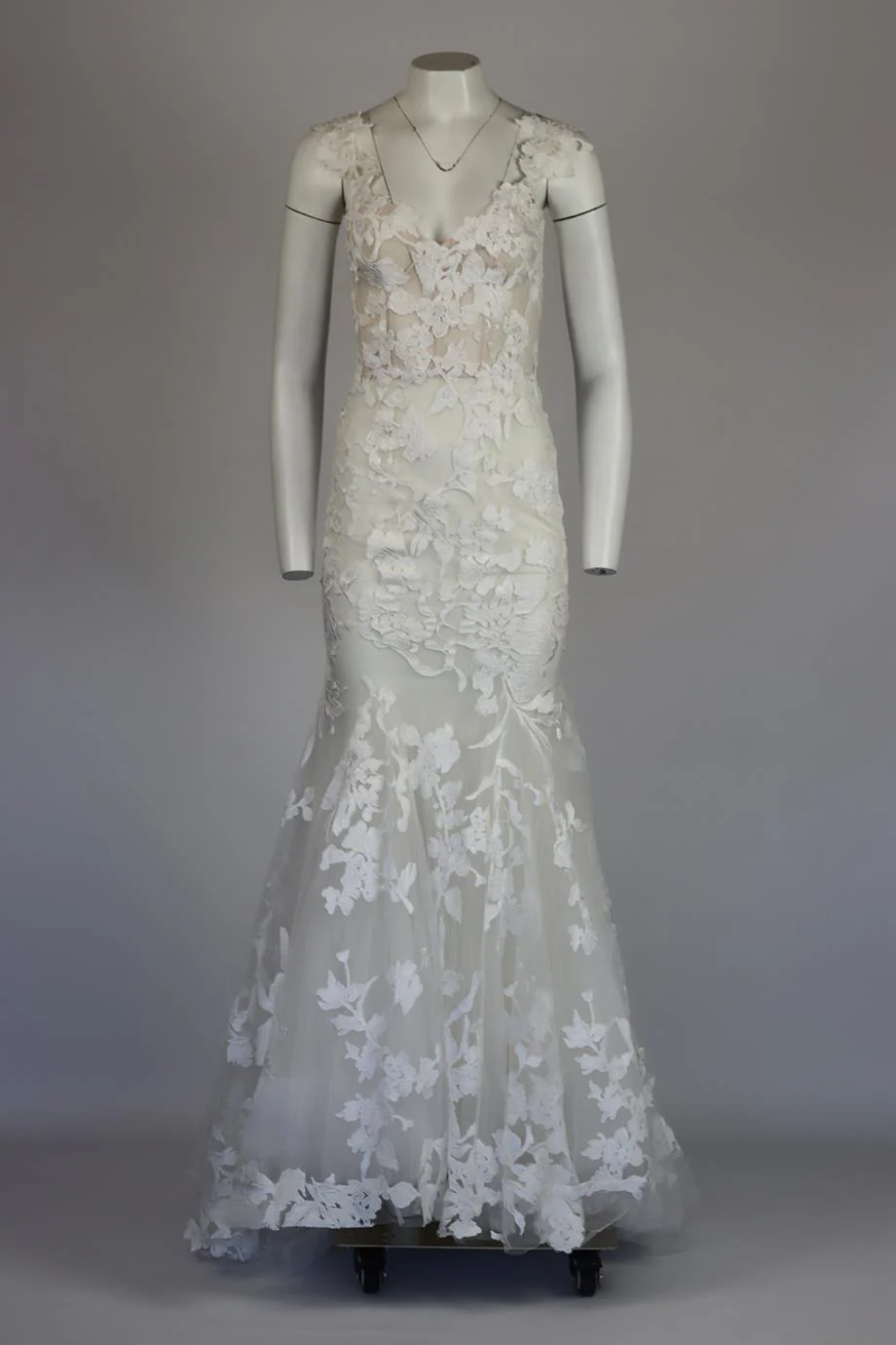 MONIQUE LHUILLIER FLORAL APPLIQUÉD TULLE AND SILK WEDDING GOWN US 8 UK 12 - Image 2