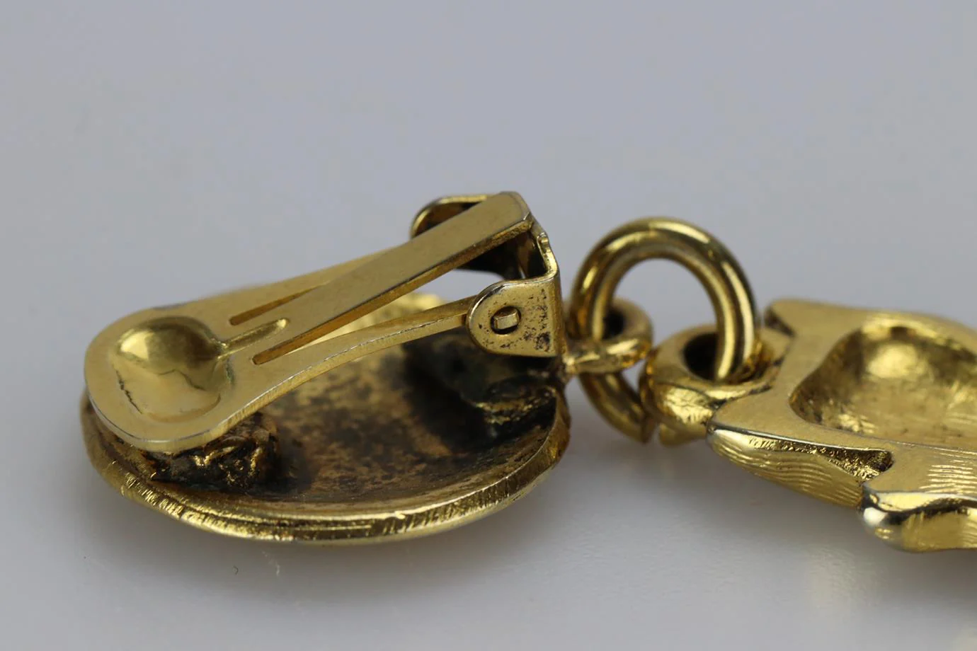 MOSCHINO CAT GOLD TONE CLIP ON EARRINGS - Image 5