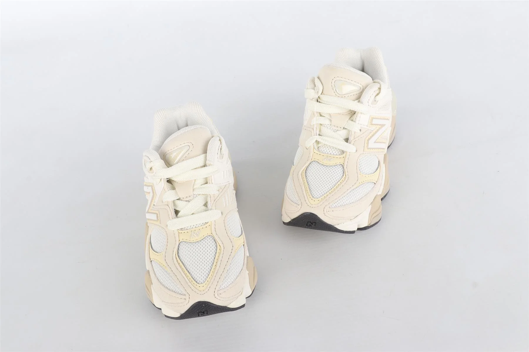 NEW BALANCE CREAM KIDS GIRLS SNEAKERS EU 28 UK 10 US 10.5 - Image 4