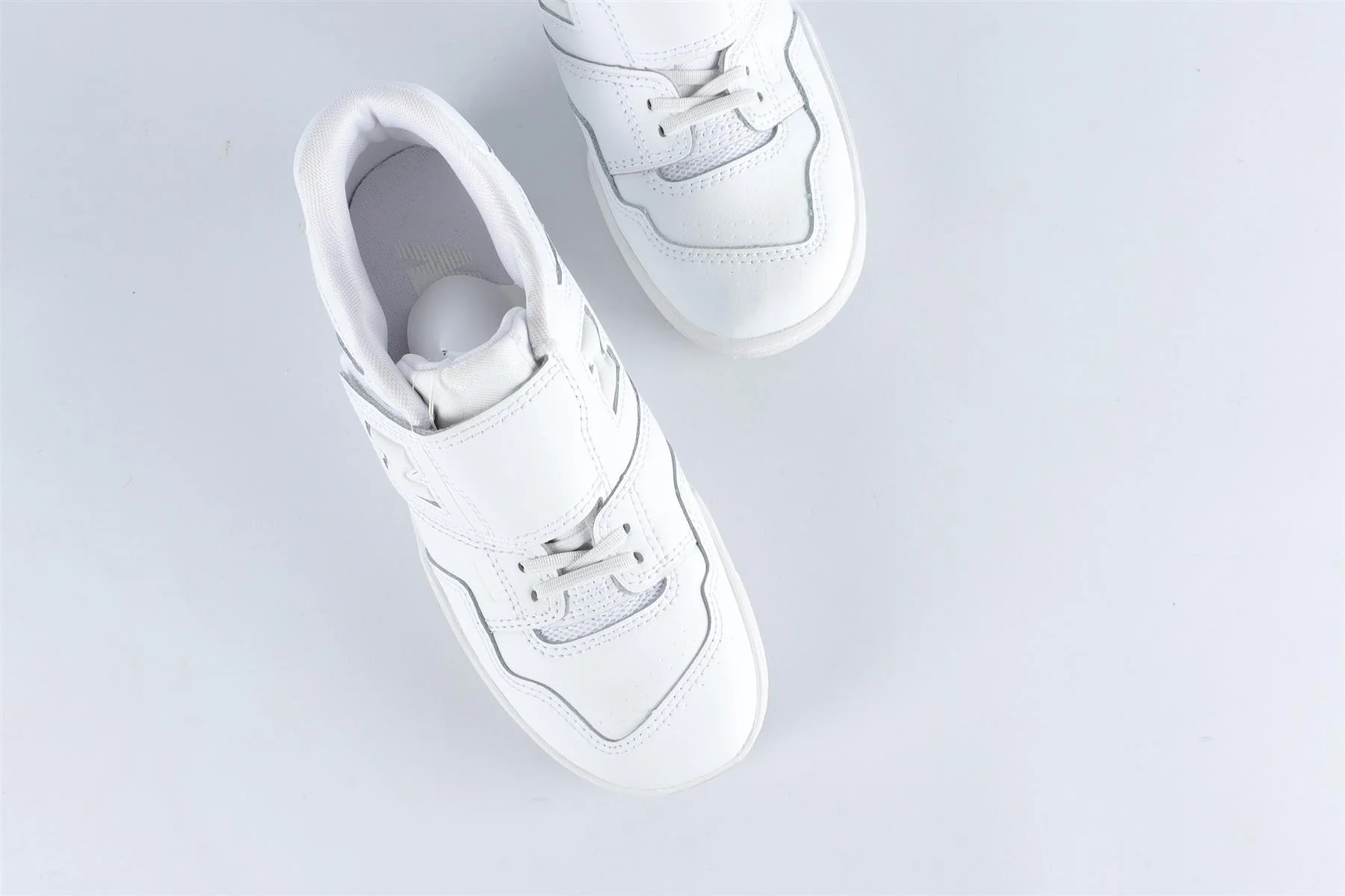 NEW BALANCE WHITE KIDS BOYS SNEAKERS EU 32.5 UK 13.5 US 1 - Image 4