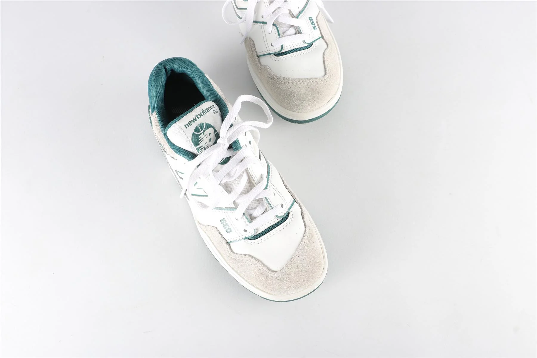 NEW BALANCE WHITE KIDS BOYS SNEAKERS EU 34.5 UK 2 US 2.5 - Image 4