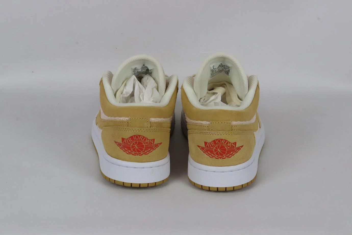 NIKE AIR JORDAN 1 CORDUROY AND SUEDE LOW TOP SNEAKERS EU 39 UK 5.5 US 8 - Image 4