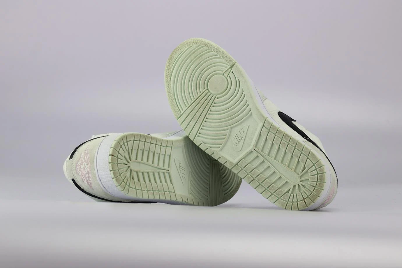 NIKE AIR JORDAN 1 LOW SE BARELY GREEN SUEDE AND CANVAS SNEAKERS EU 39 UK 5.5 US 8 - Image 5