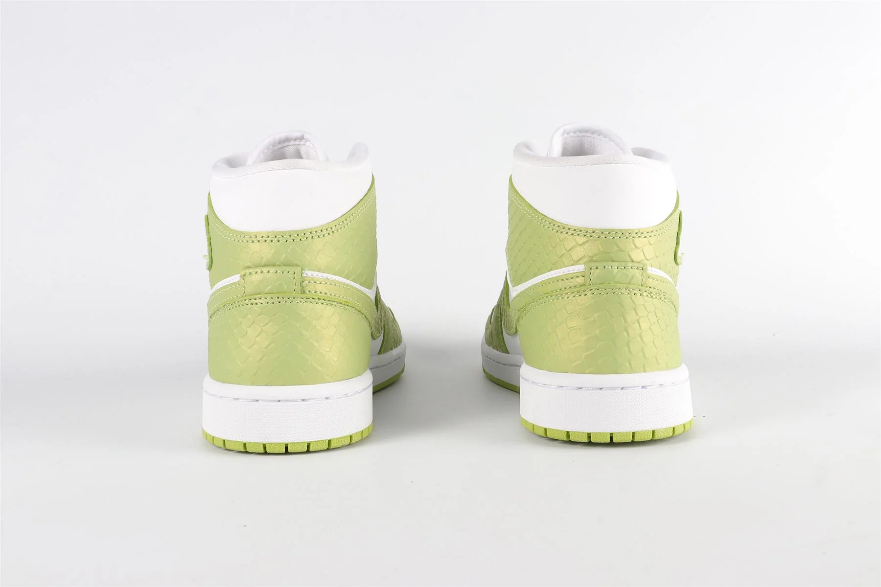 NIKE AIR JORDAN 1 MID GREEN PYTHON SNEAKERS EU 39, UK 5.5, US 8 - Image 5