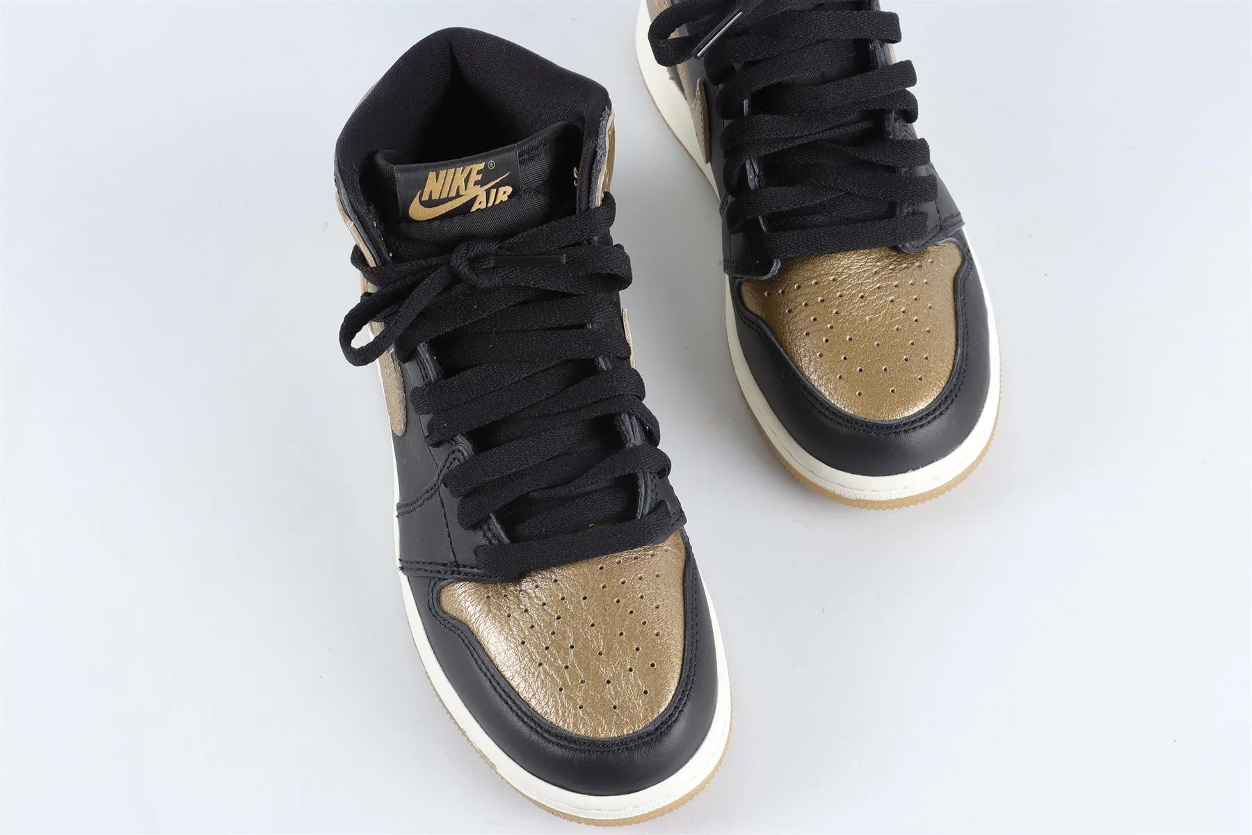 NIKE BLACK AND GOLD LEATHER HIGH TOPS EU 36 UK 3.5 US 4 - Image 4