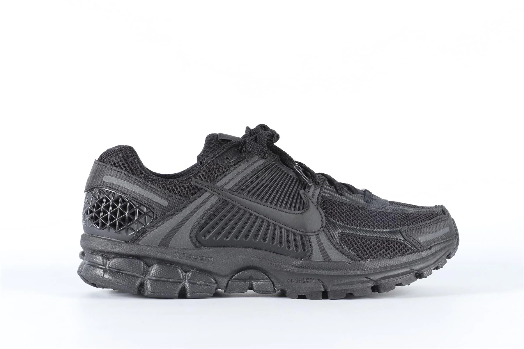 NIKE BLACK MEN'S ZOOM VOMERO 5 SNEAKERS EU 44 UK 9 US 10 - Image 2