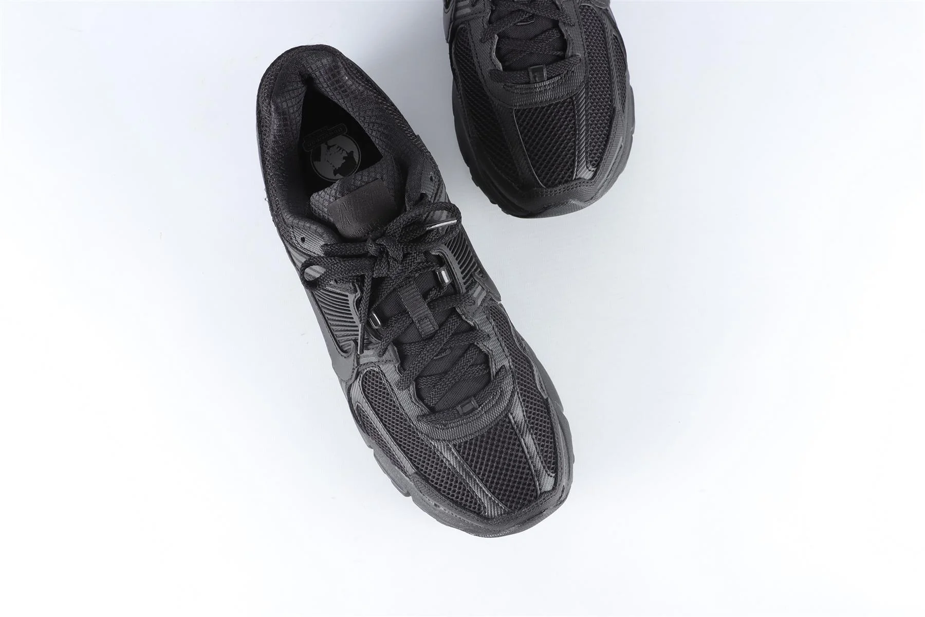 NIKE BLACK MEN'S ZOOM VOMERO 5 SNEAKERS EU 44 UK 9 US 10 - Image 4