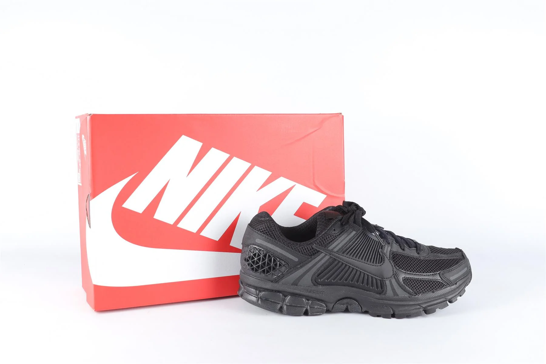 NIKE BLACK MEN'S ZOOM VOMERO 5 SNEAKERS EU 44 UK 9 US 10 - Image 7
