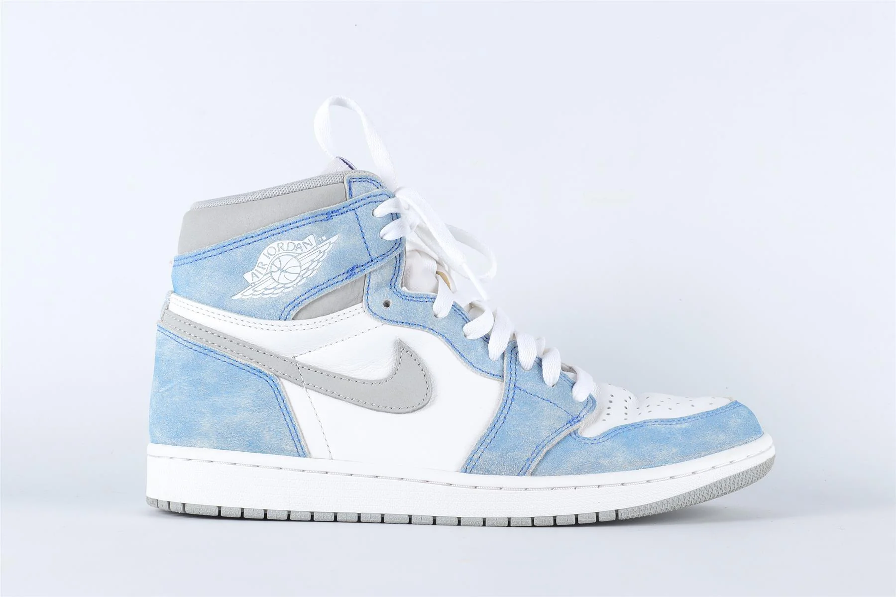 NIKE BLUE MEN'S AIR JORDAN 1 RETRO HIGH HYPER ROYAL SNEAKERS EU 43 UK 8.5 US 9.5 - Image 2