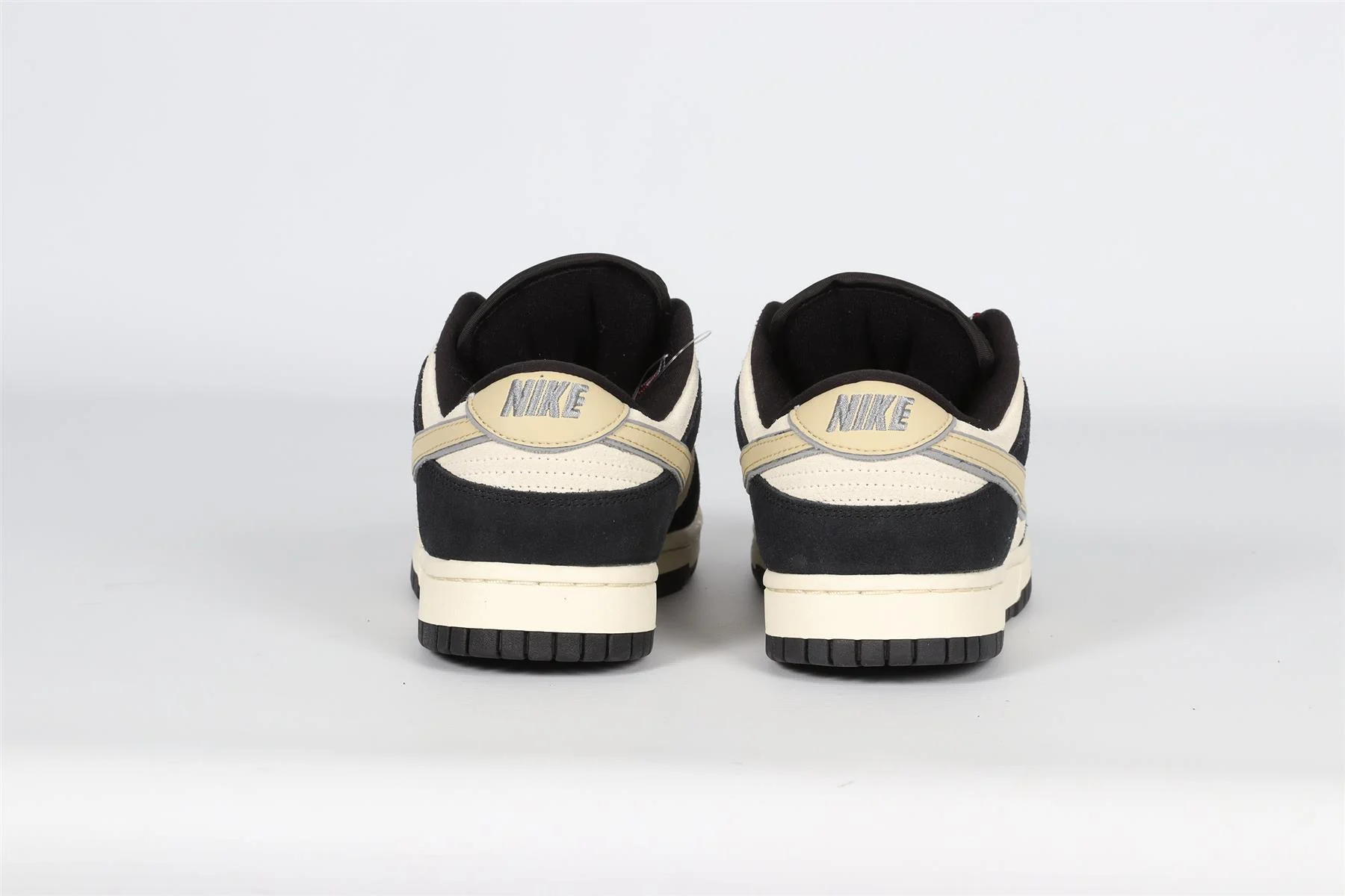NIKE DUNK LOW BLACK TEAM GOLD SUEDE SNEAKERS EU 38.5 UK 5 US 7.5 - Image 4