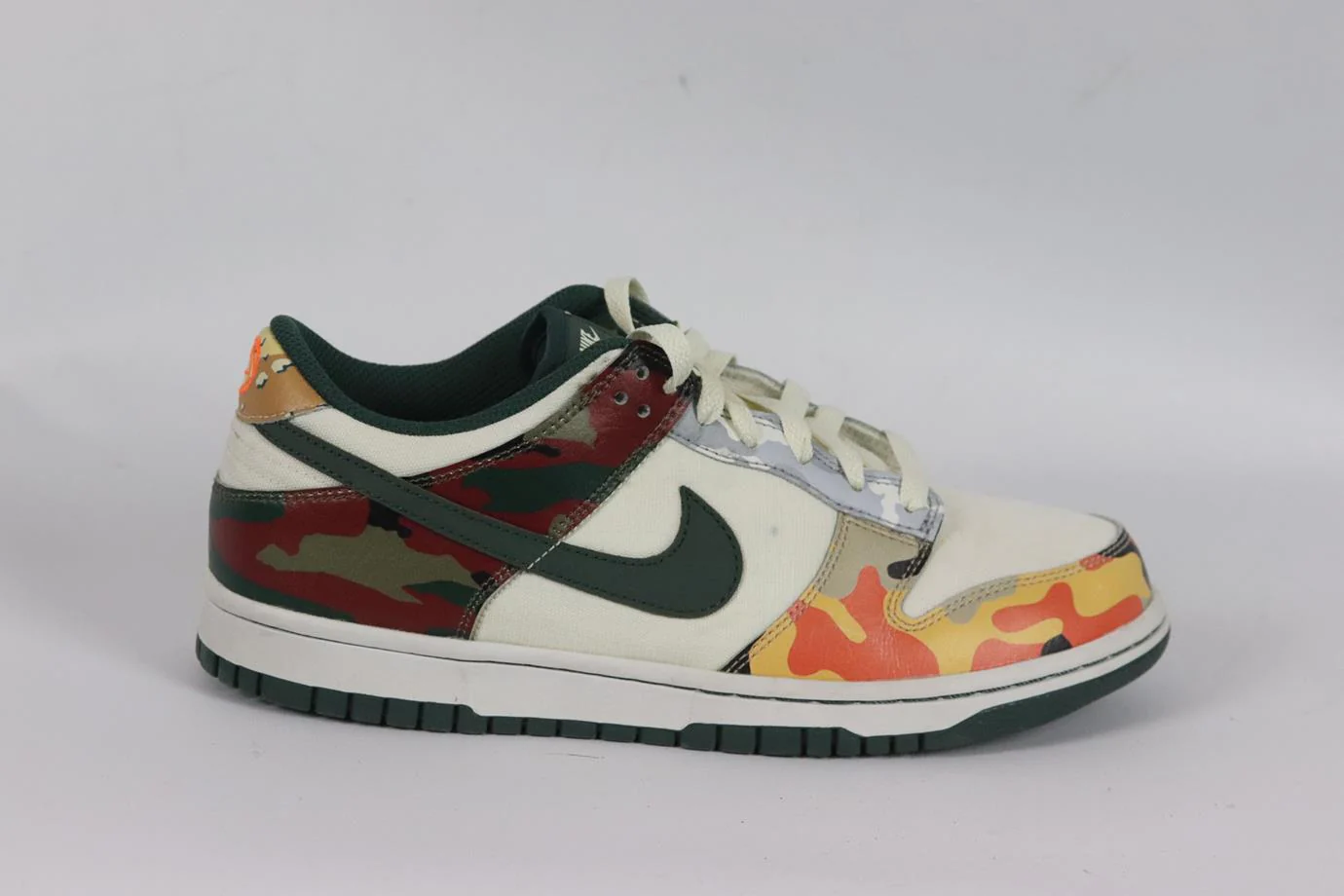 NIKE DUNK LOW SE SAIL MULTI CAMO FAUX LEATHER AND CANVAS SNEAKERS EU 40 UK 6 US 7 - Image 2