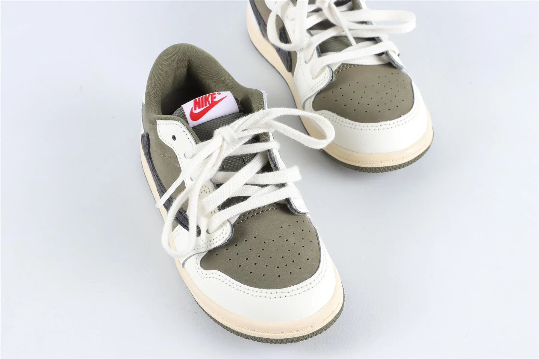 NIKE GREEN BOYS SUEDE TRAINERS EU 27 UK 9.5 US 10 - Image 4