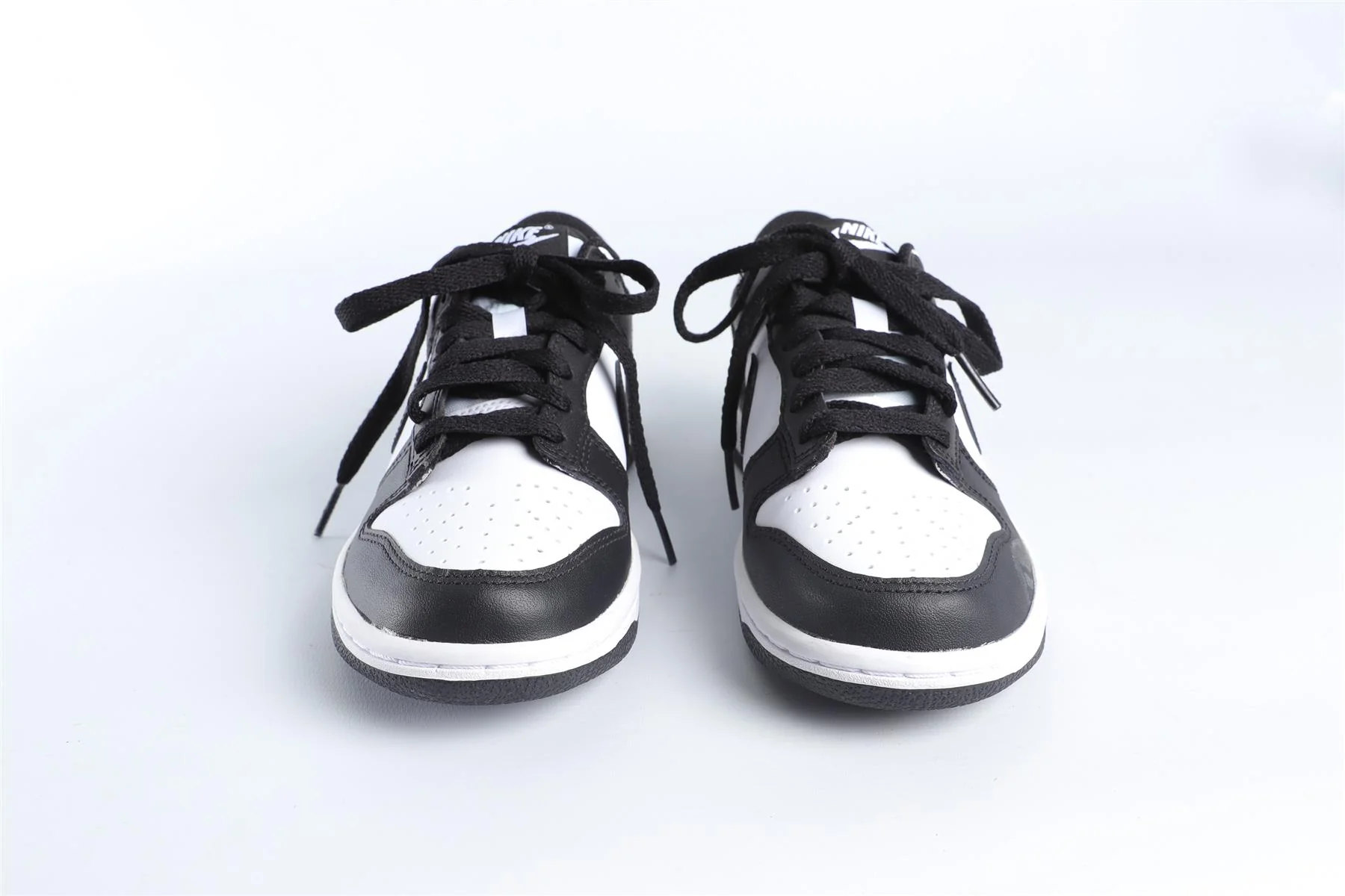NIKE GREEN KIDS LEATHER SNEAKERS EU 35.5 UK 3 US 3.5 - Image 3