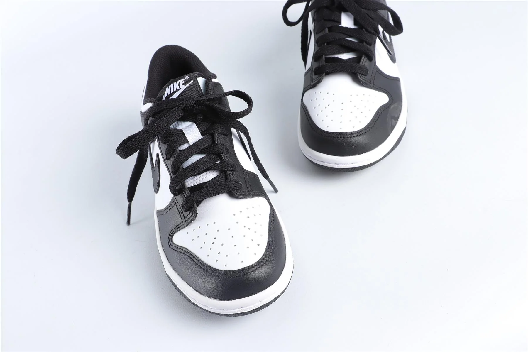NIKE GREEN KIDS LEATHER SNEAKERS EU 35.5 UK 3 US 3.5 - Image 4