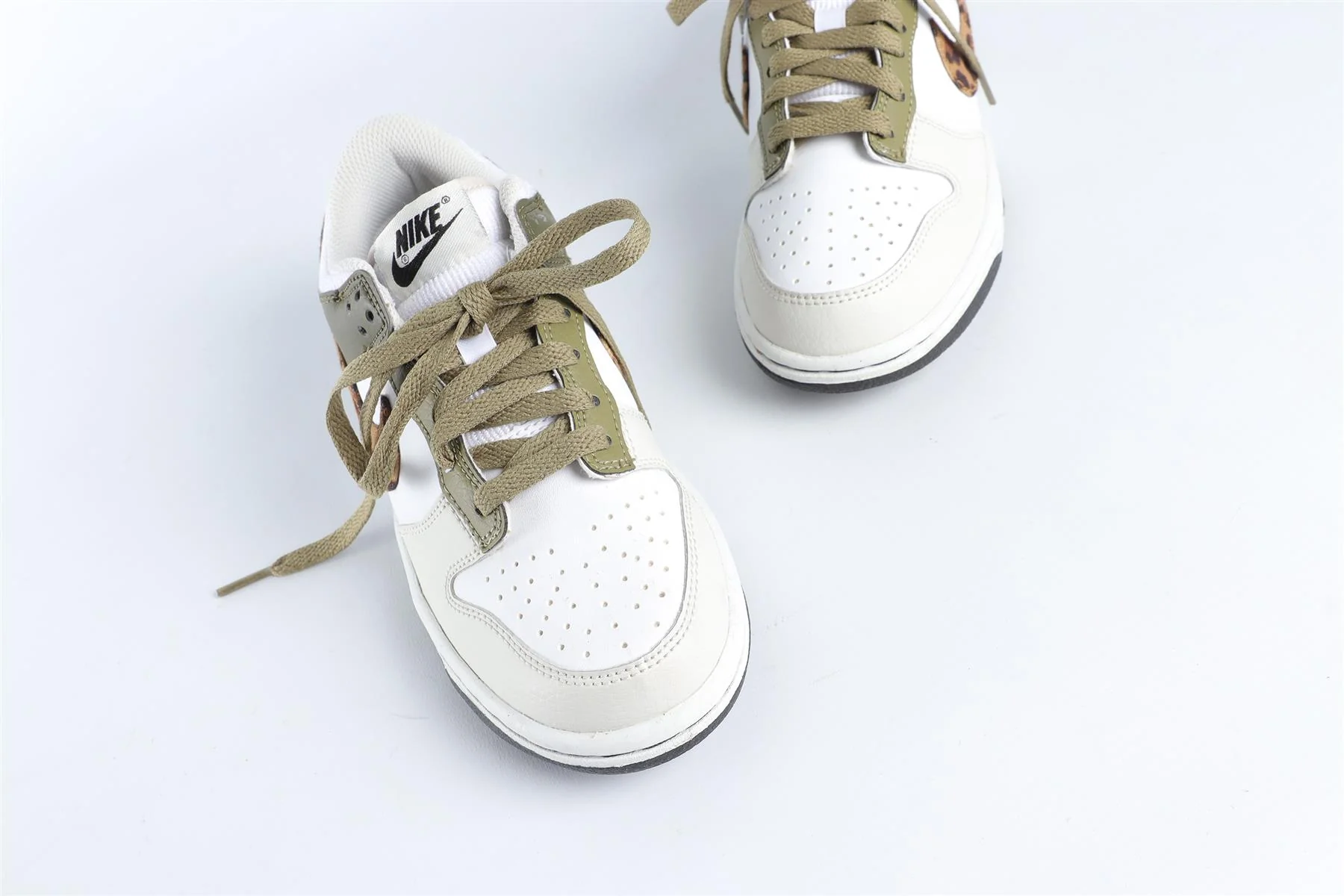 NIKE GREEN KIDS LEATHER SNEAKERS EU 35.5 UK 3 US 3.5 - Image 4