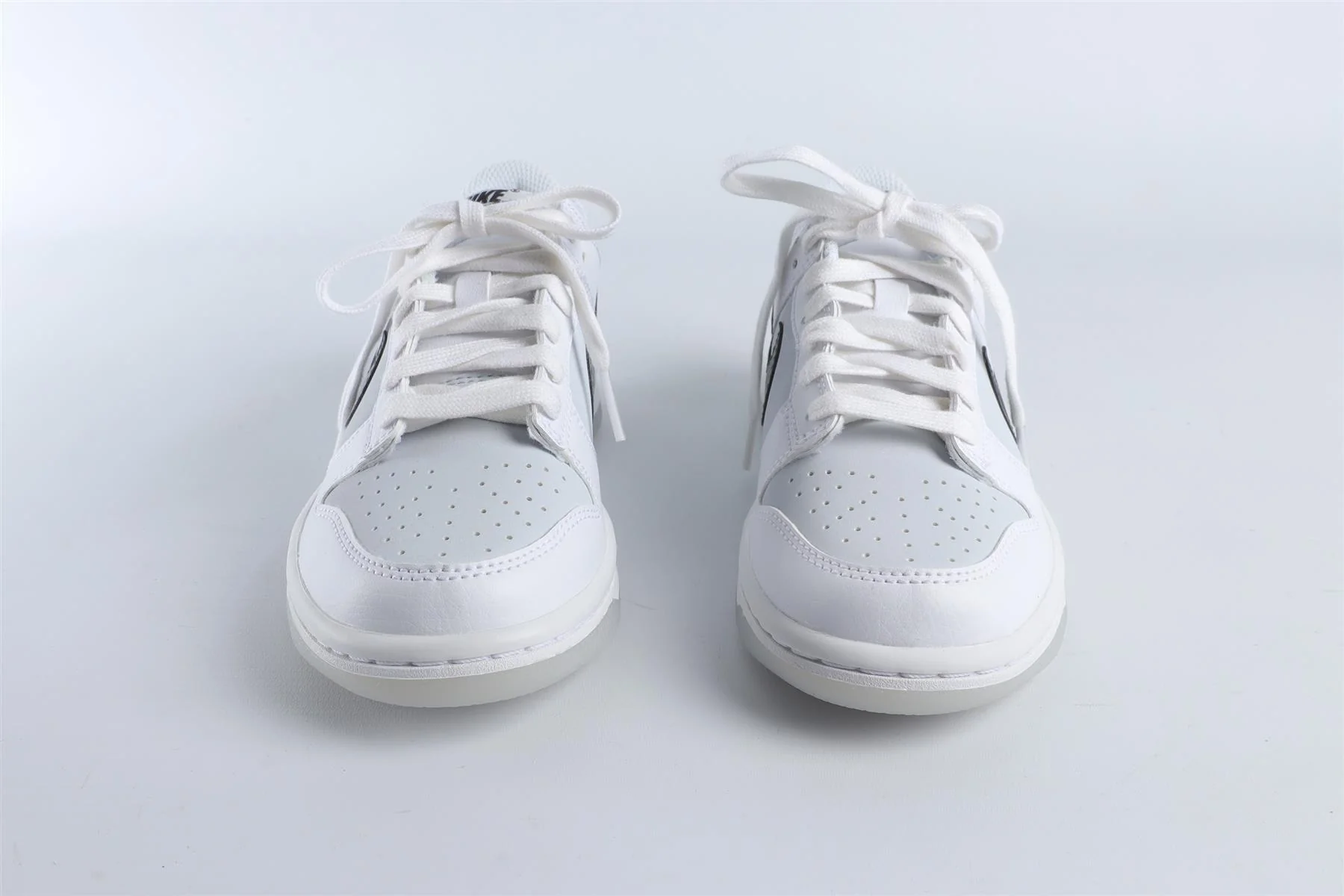 NIKE GREY KIDS LEATHER SNEAKERS EU 35.5 UK 3 US 3.5 - Image 3